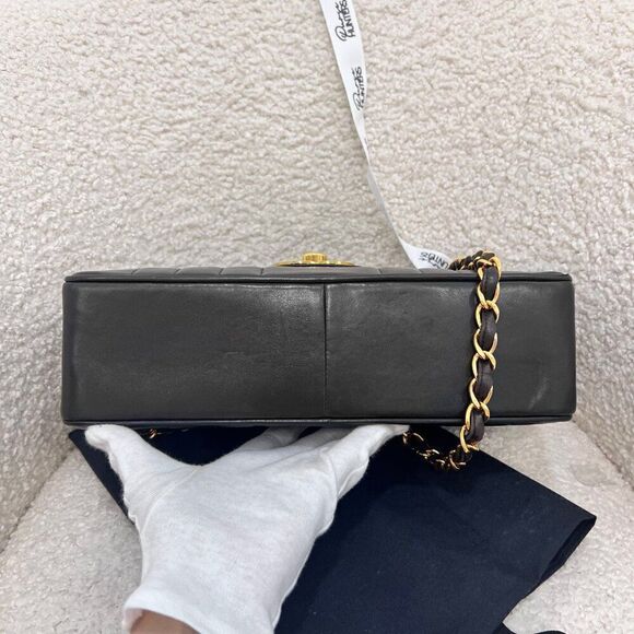 100% Authentic CHANEL Vintage Jumbo XL Single Flap Vertical Quilt Flap Bag - Picture 6 of 14
